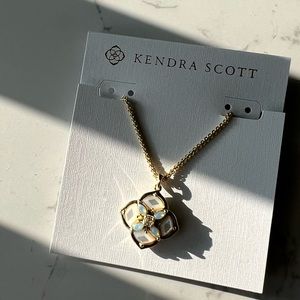 New Kendra Scott Dira Stone Gold Short Pendant Necklace in Ivory Mix